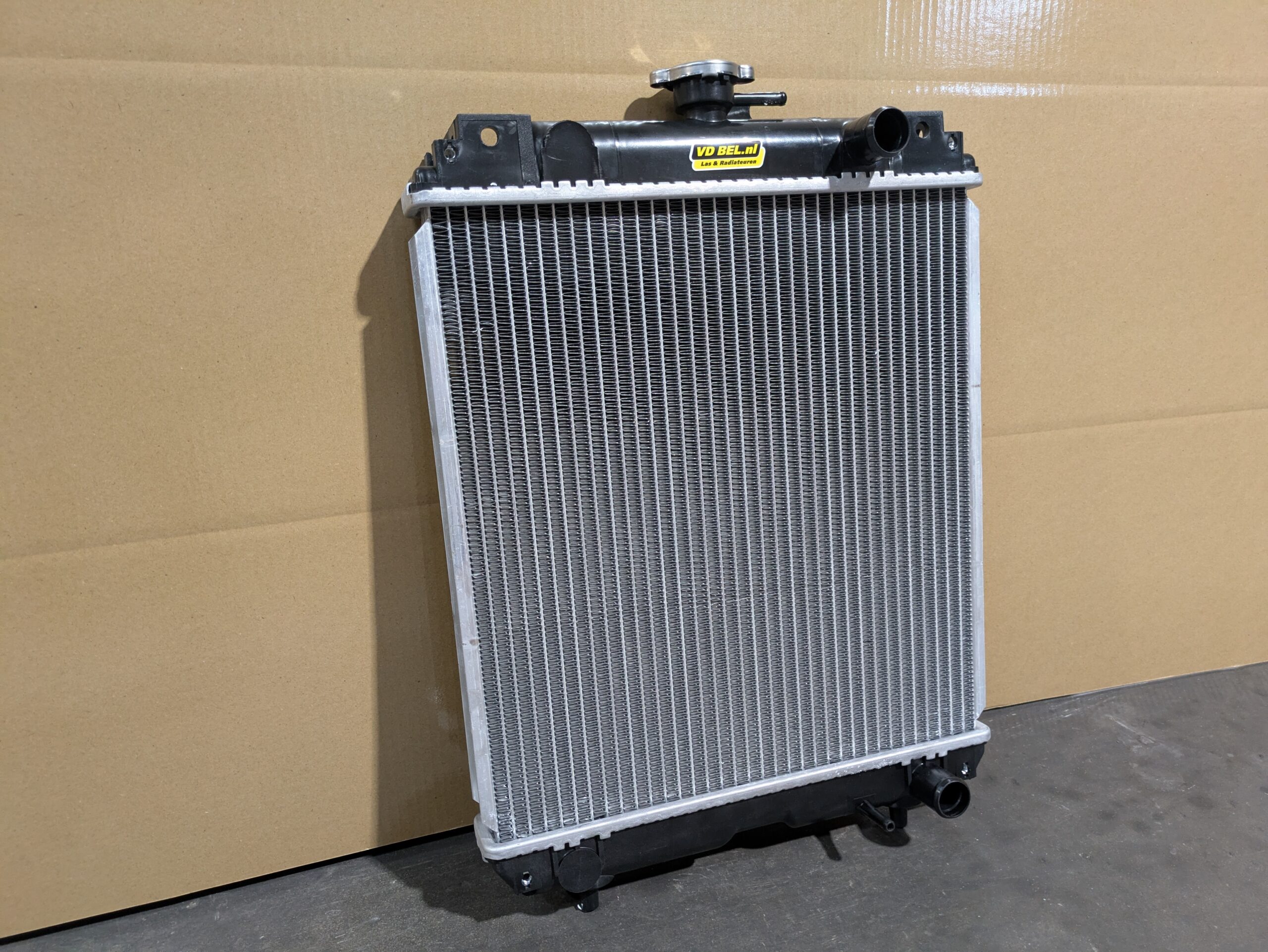 Kubota Radiateur U-15 / U-16 | Van der Bel Radiateurenbedrijf Kubota Radiateur U-15 / U-16 - Afbeelding 2