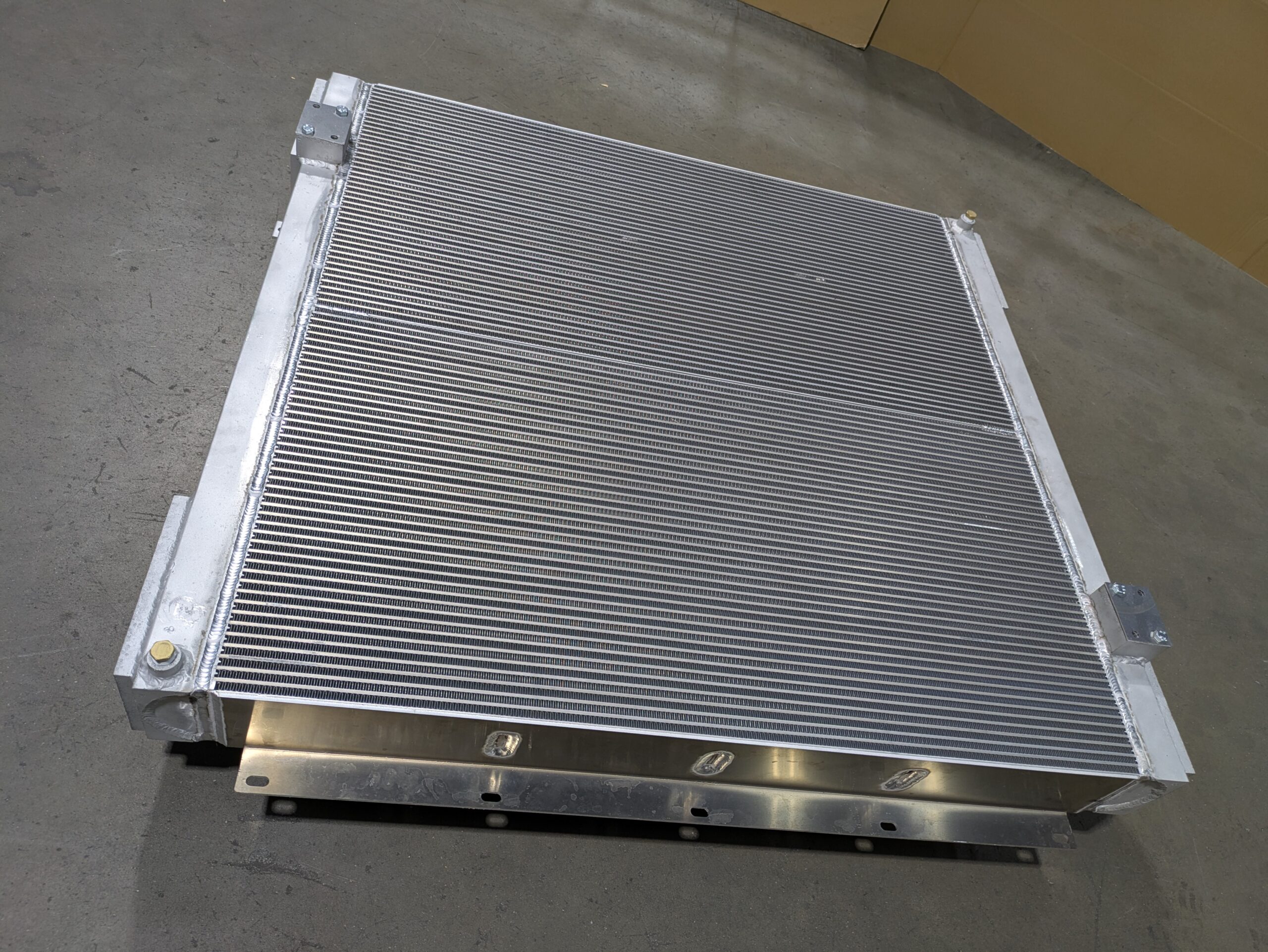 Cat 6015B Oliekoeler (Recore) | Van der Bel Radiateurenbedrijf Cat 6015B Oliekoeler (Recore)