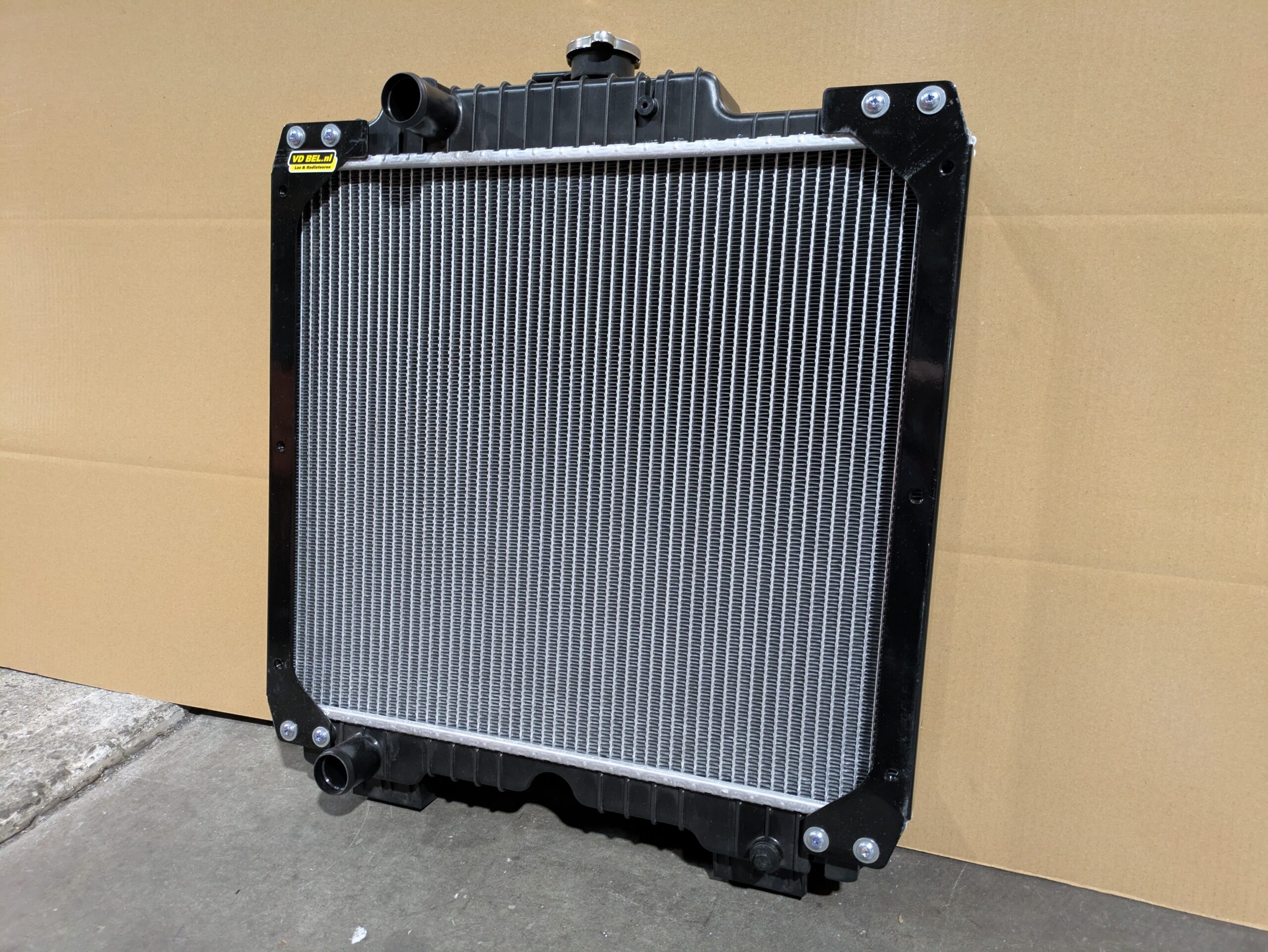 Radiateur Perkins trekker | Van der Bel Radiateurenbedrijf Radiateur Perkins trekker - Afbeelding 2