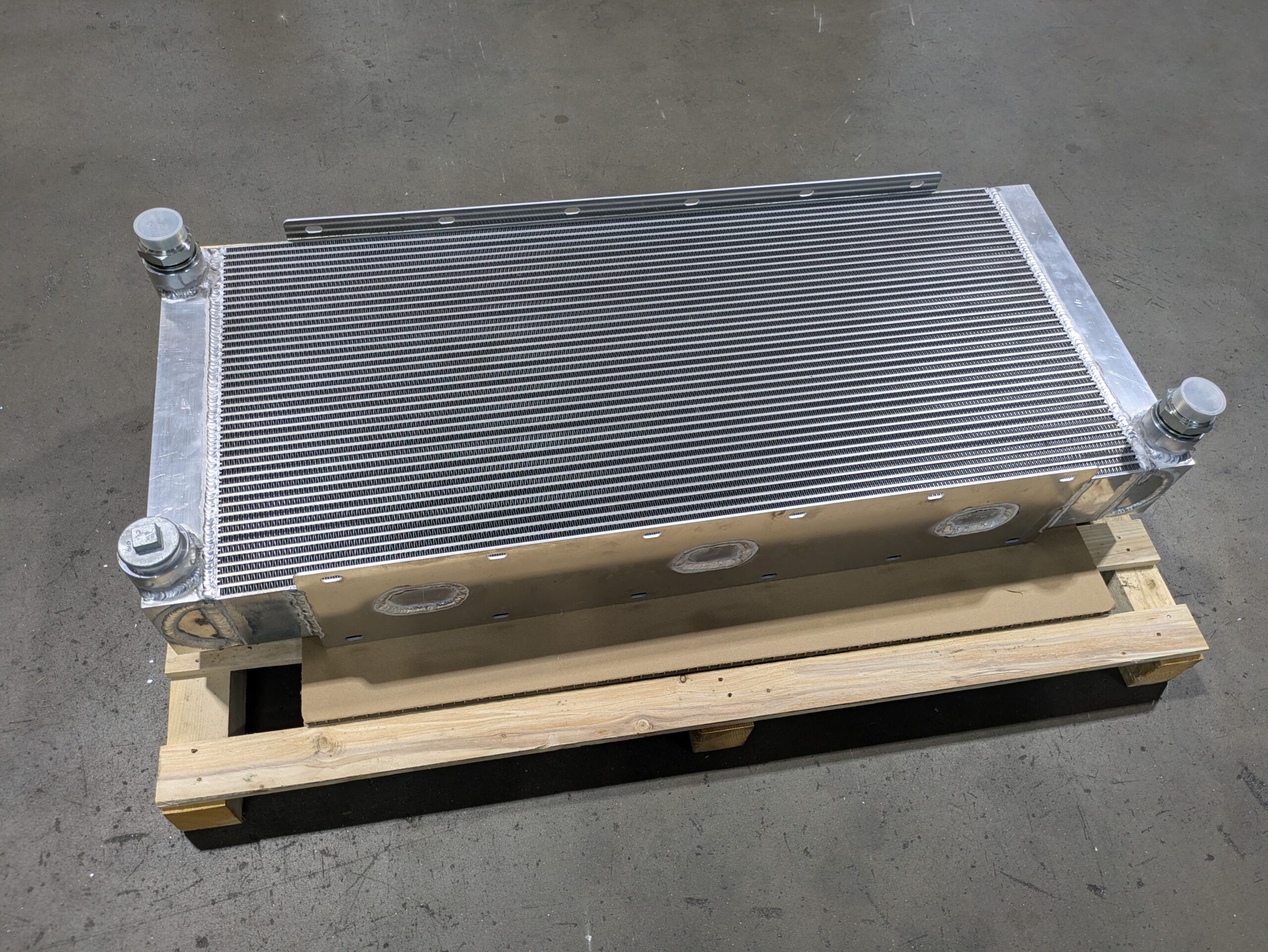 Oilcooler Hycos 595ce - 38050070000 | Van der Bel Radiateurenbedrijf Oilcooler Hycos 595ce - 38050070000