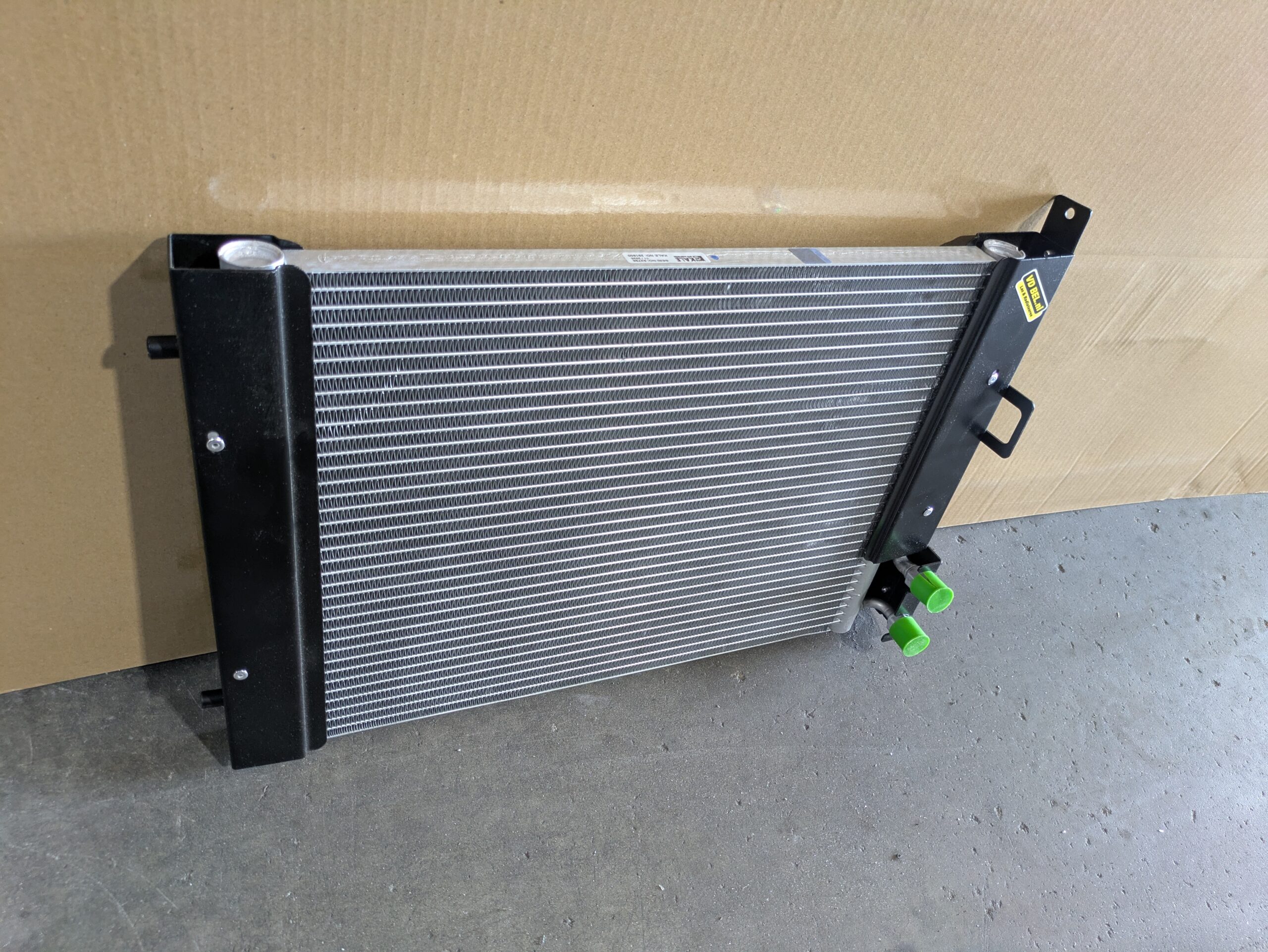 Condensor Case New Holland - 87542953 | Van der Bel Radiateurenbedrijf Condensor Case New Holland - 87542953 - Afbeelding 2