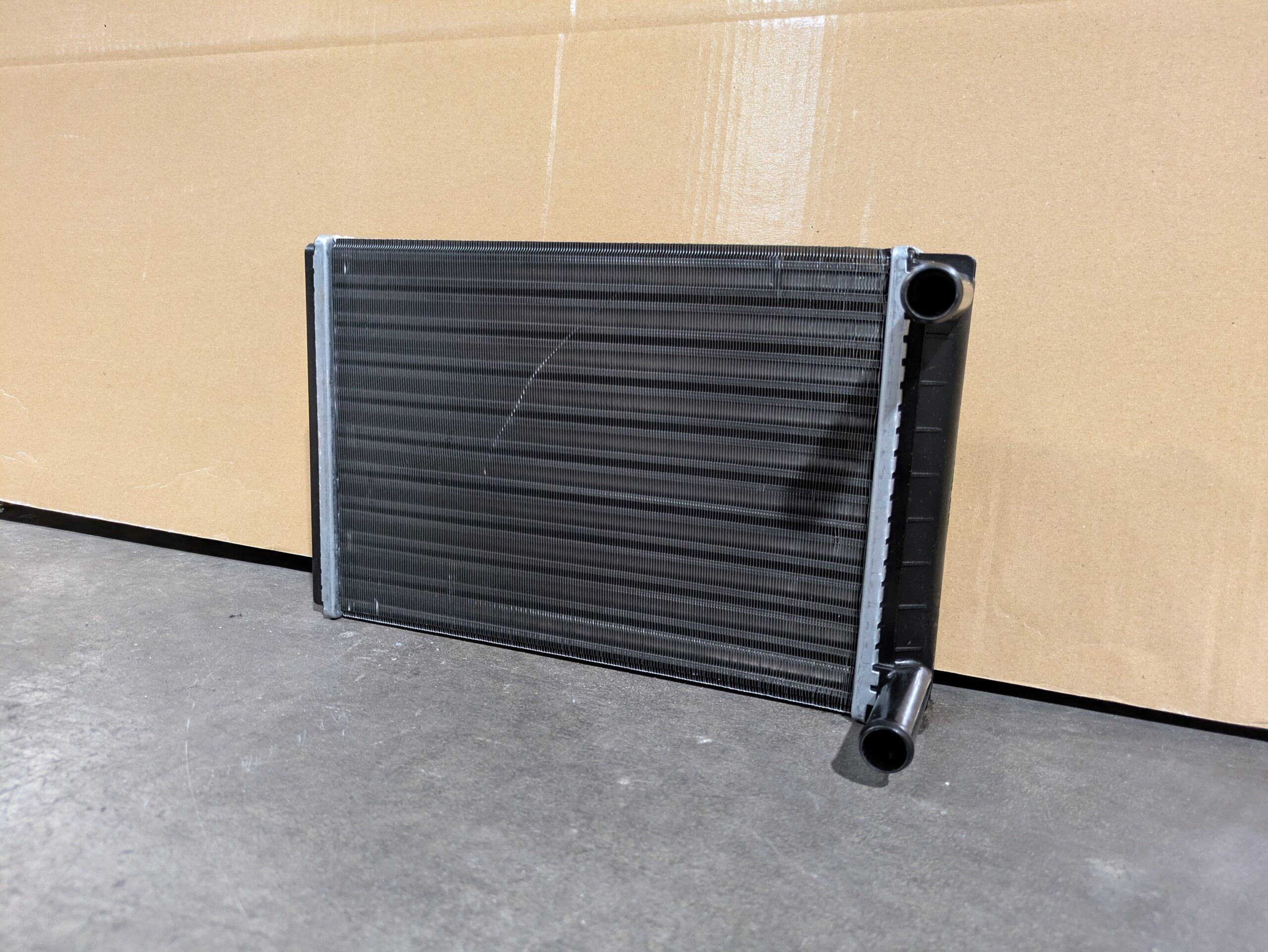 Fendt Favorit 824 Heater Core Radiator - F312810130030 | Van der Bel Radiateurenbedrijf Fendt Favorit 824 Heater Core Radiator - F312810130030 - Afbeelding 2